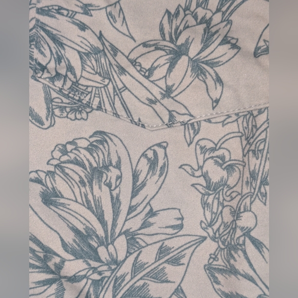 Wonderly Studio Floral Short Sleeve Top | 2X - Picture 4 of 8